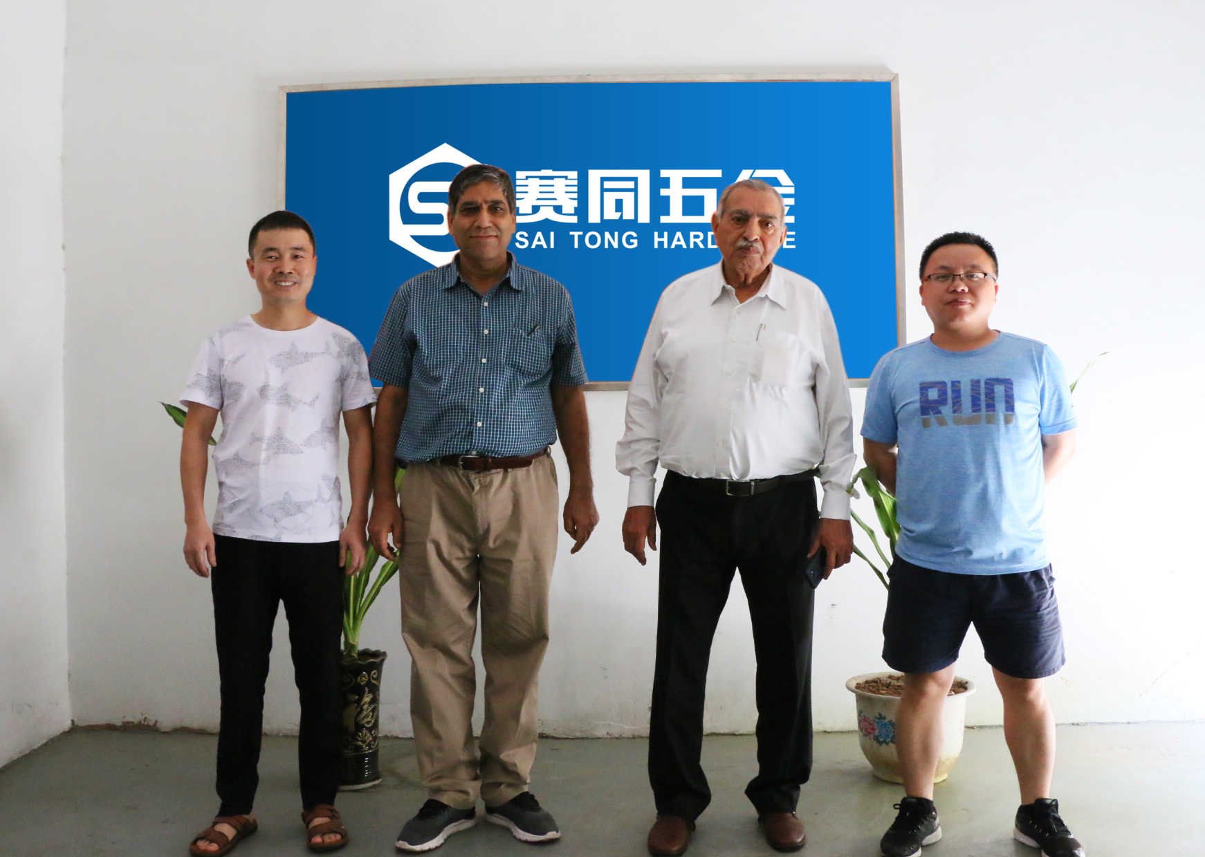 1560069221754874.jpg 印度客戶(hù)合照.jpg